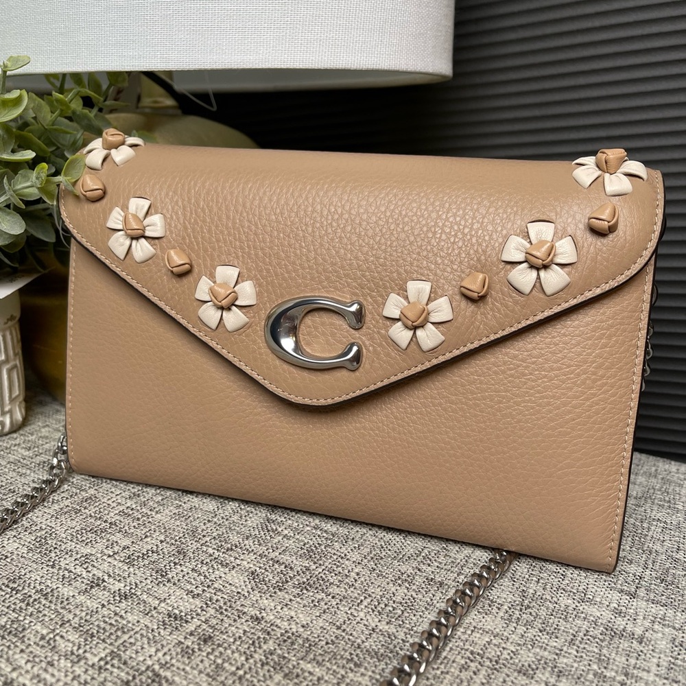 $139(NWT) Coach Tammie Clutch Crossbody with floral Whipstitch. - Picture 7 of 12